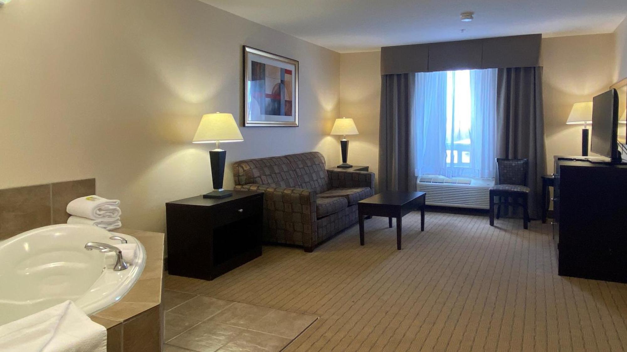 Holiday Inn Express Hotel & Suites Swift Current By Ihg Bagian luar foto