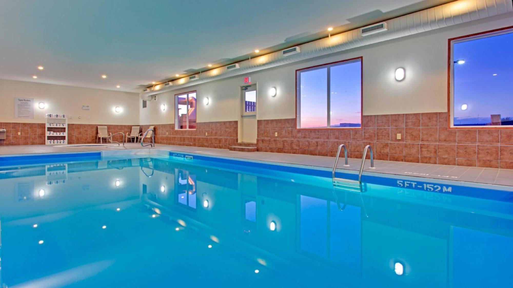 Holiday Inn Express Hotel & Suites Swift Current By Ihg Bagian luar foto