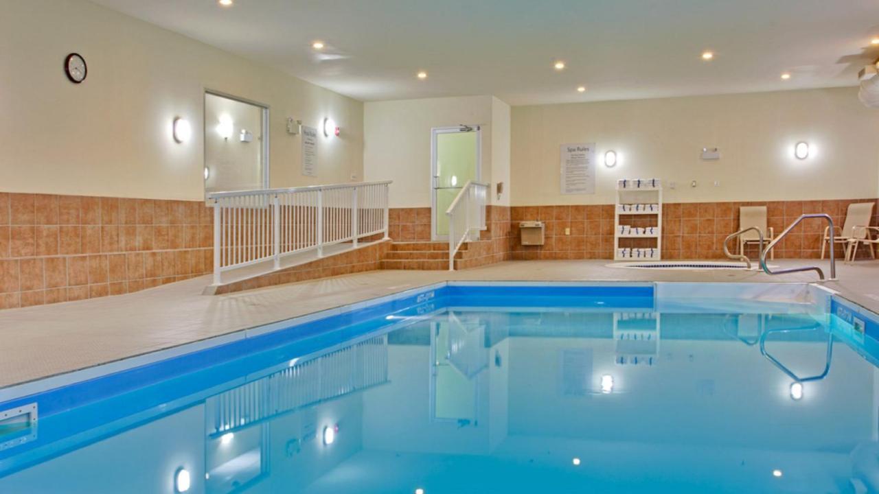 Holiday Inn Express Hotel & Suites Swift Current By Ihg Bagian luar foto