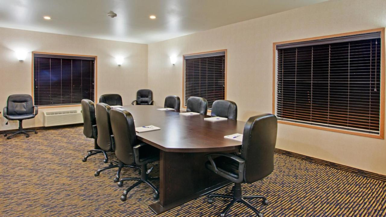 Holiday Inn Express Hotel & Suites Swift Current By Ihg Bagian luar foto