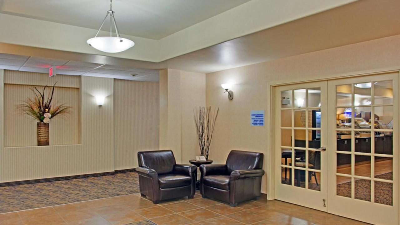 Holiday Inn Express Hotel & Suites Swift Current By Ihg Bagian luar foto