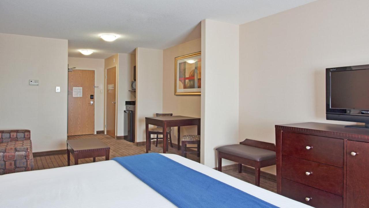 Holiday Inn Express Hotel & Suites Swift Current By Ihg Bagian luar foto
