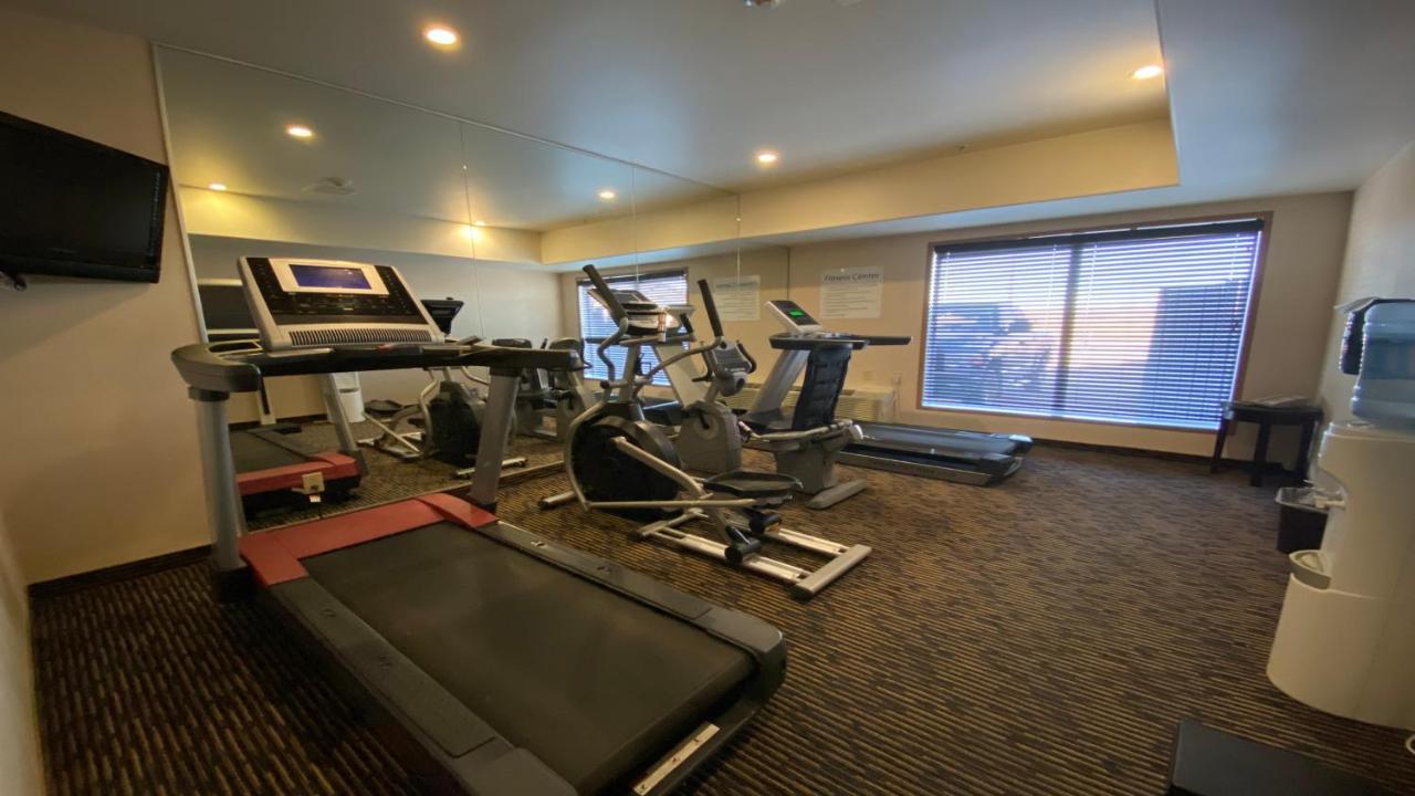 Holiday Inn Express Hotel & Suites Swift Current By Ihg Bagian luar foto