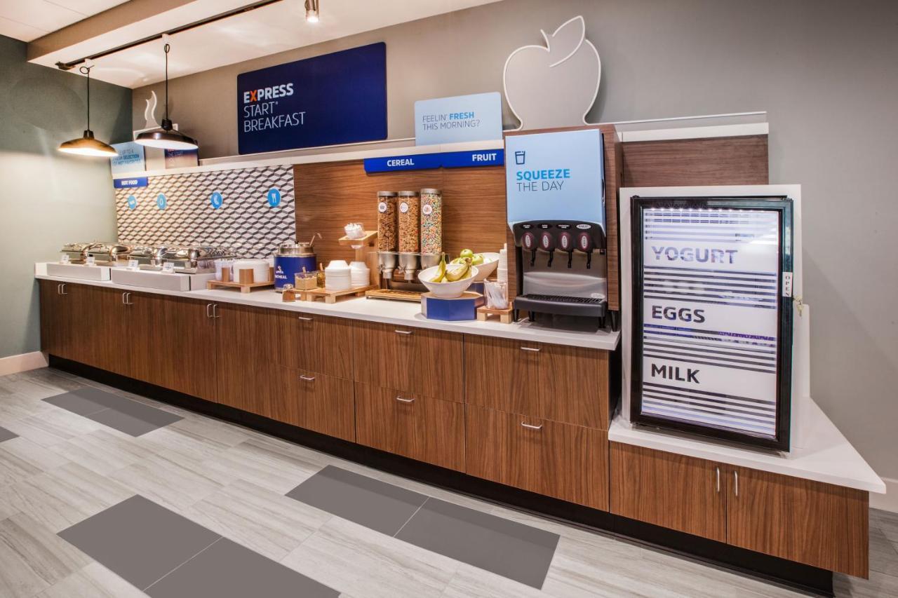 Holiday Inn Express Hotel & Suites Swift Current By Ihg Bagian luar foto