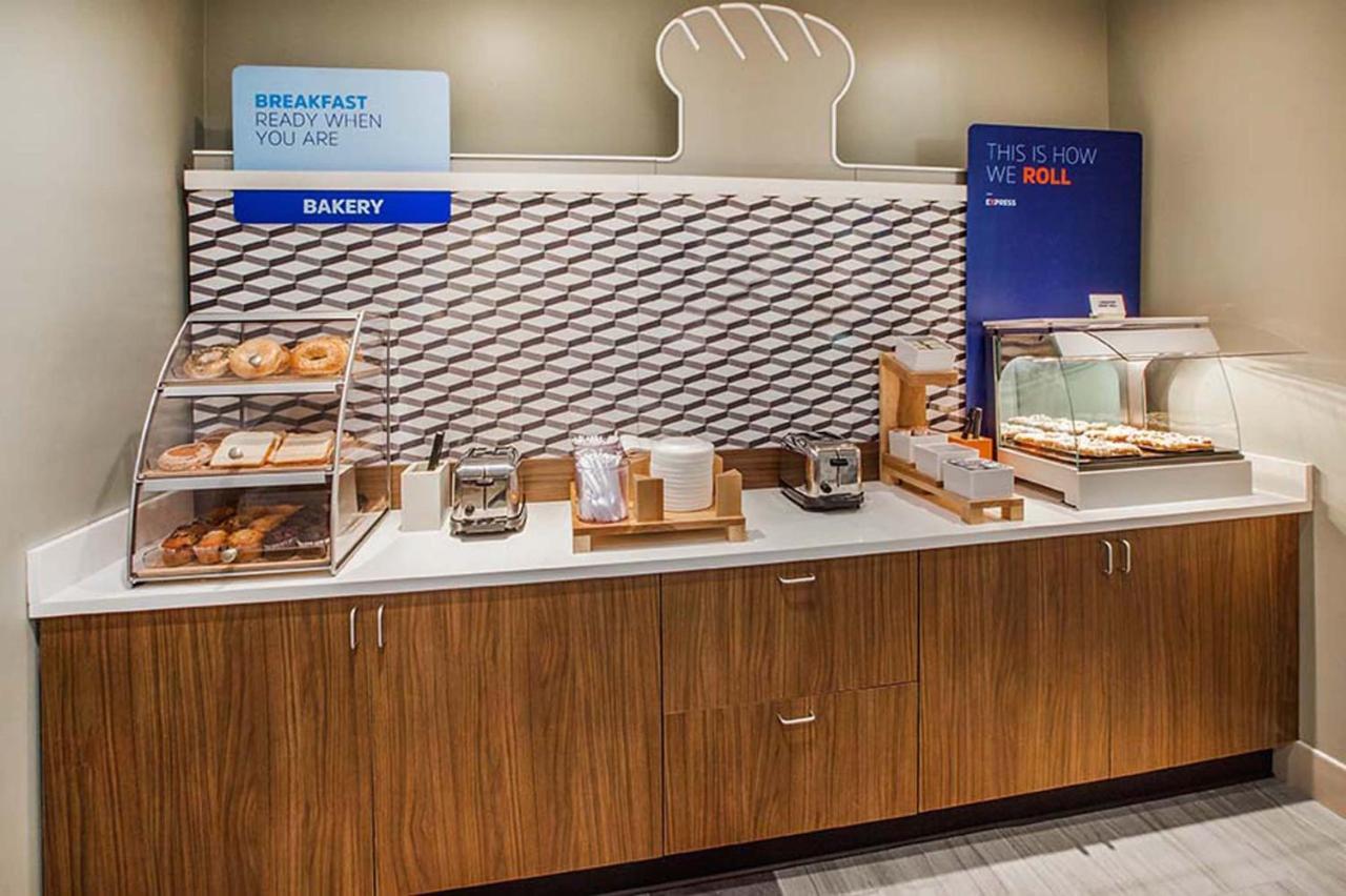 Holiday Inn Express Hotel & Suites Swift Current By Ihg Bagian luar foto